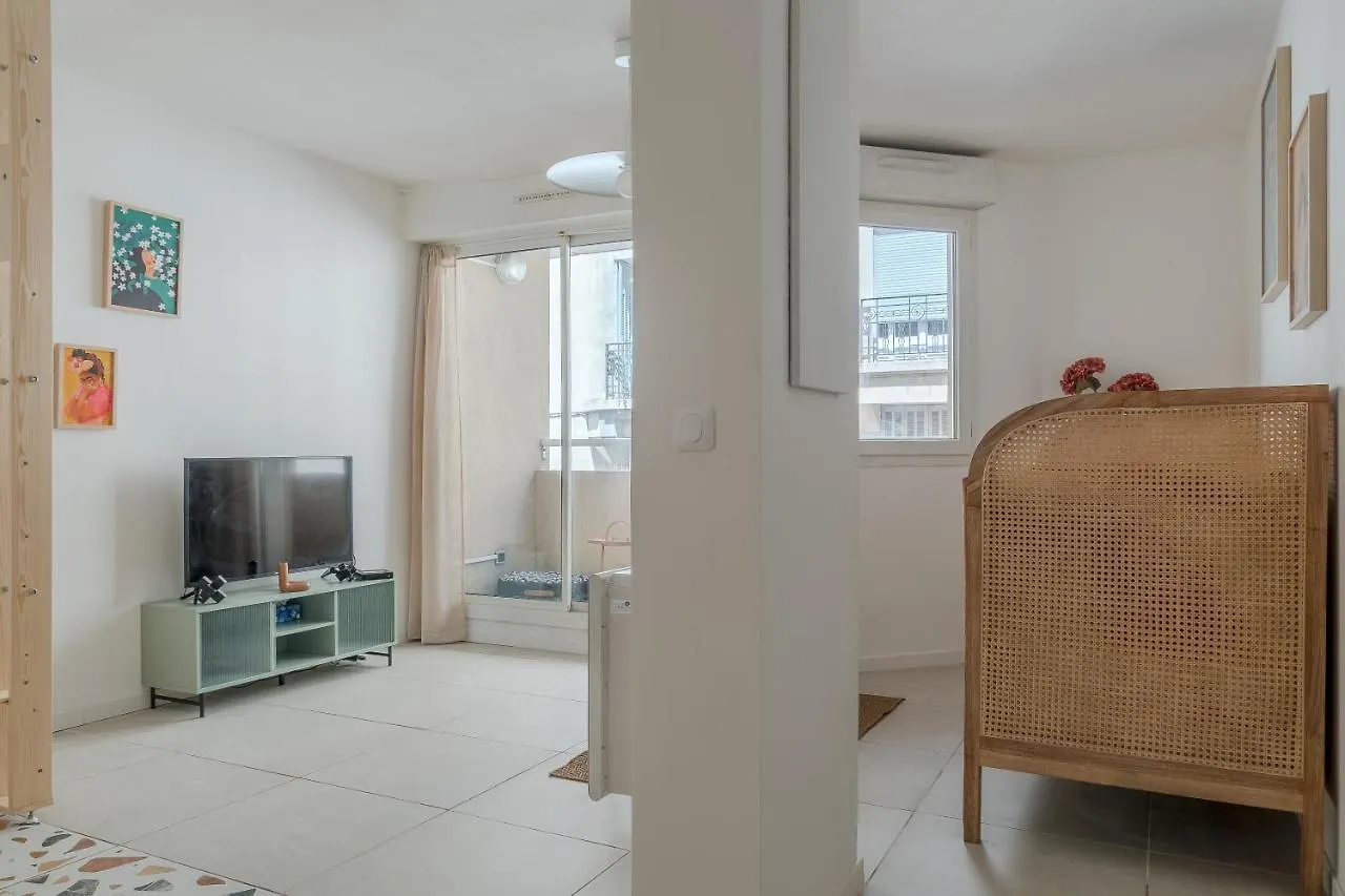 Charmant T2 Avec Balcon - Chaves Marsilya Daire