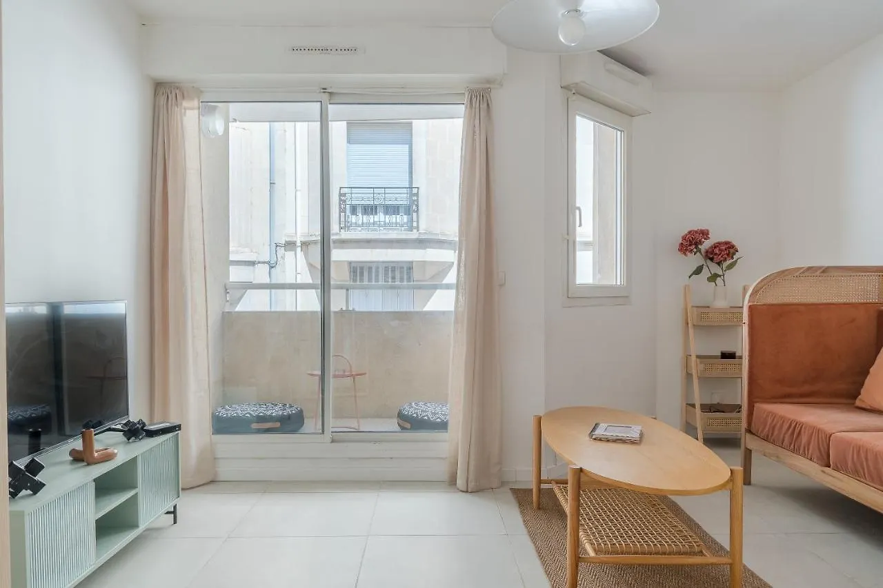 Charmant T2 Avec Balcon - Chaves Marsilya