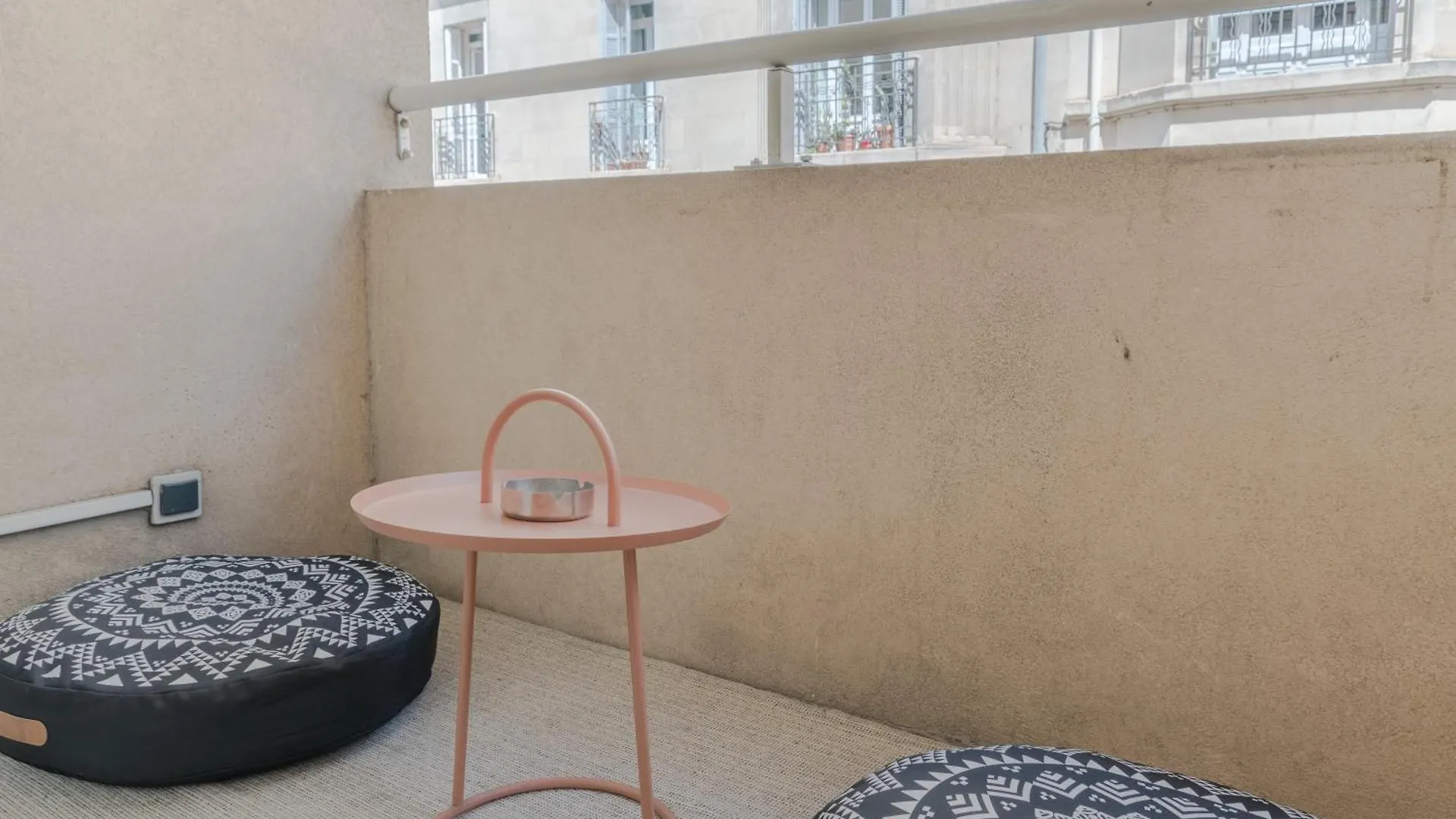 Charmant T2 Avec Balcon - Chaves Marsilya Daire